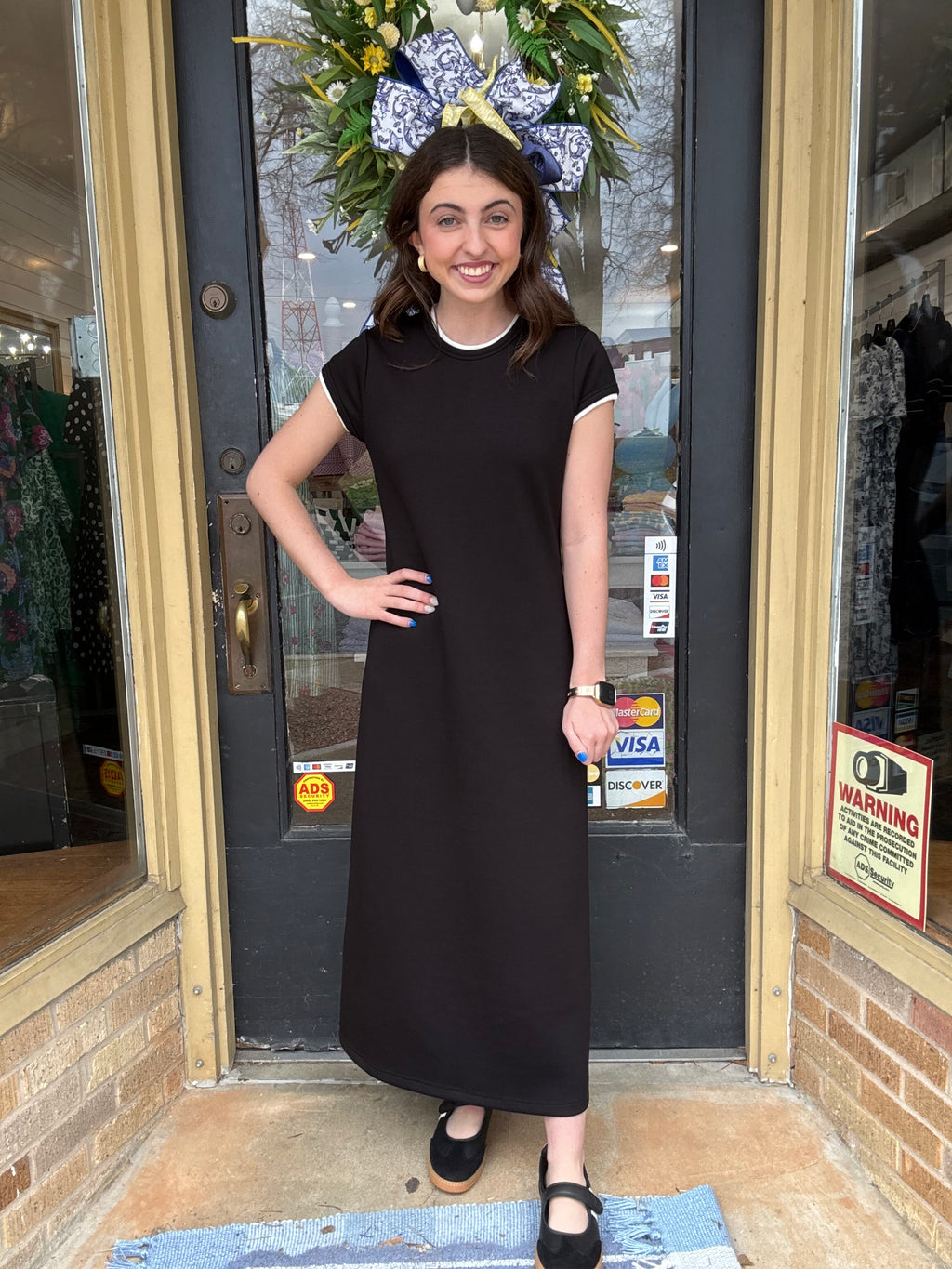 Black Short Sleeve Solid Midi Dress