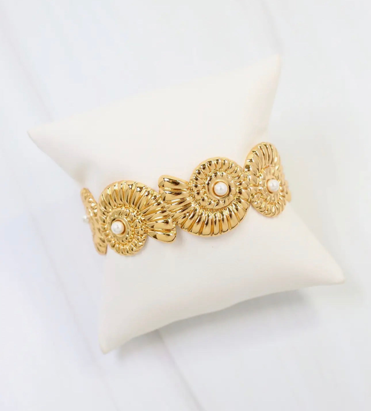 Holly Springs Shell Bracelet