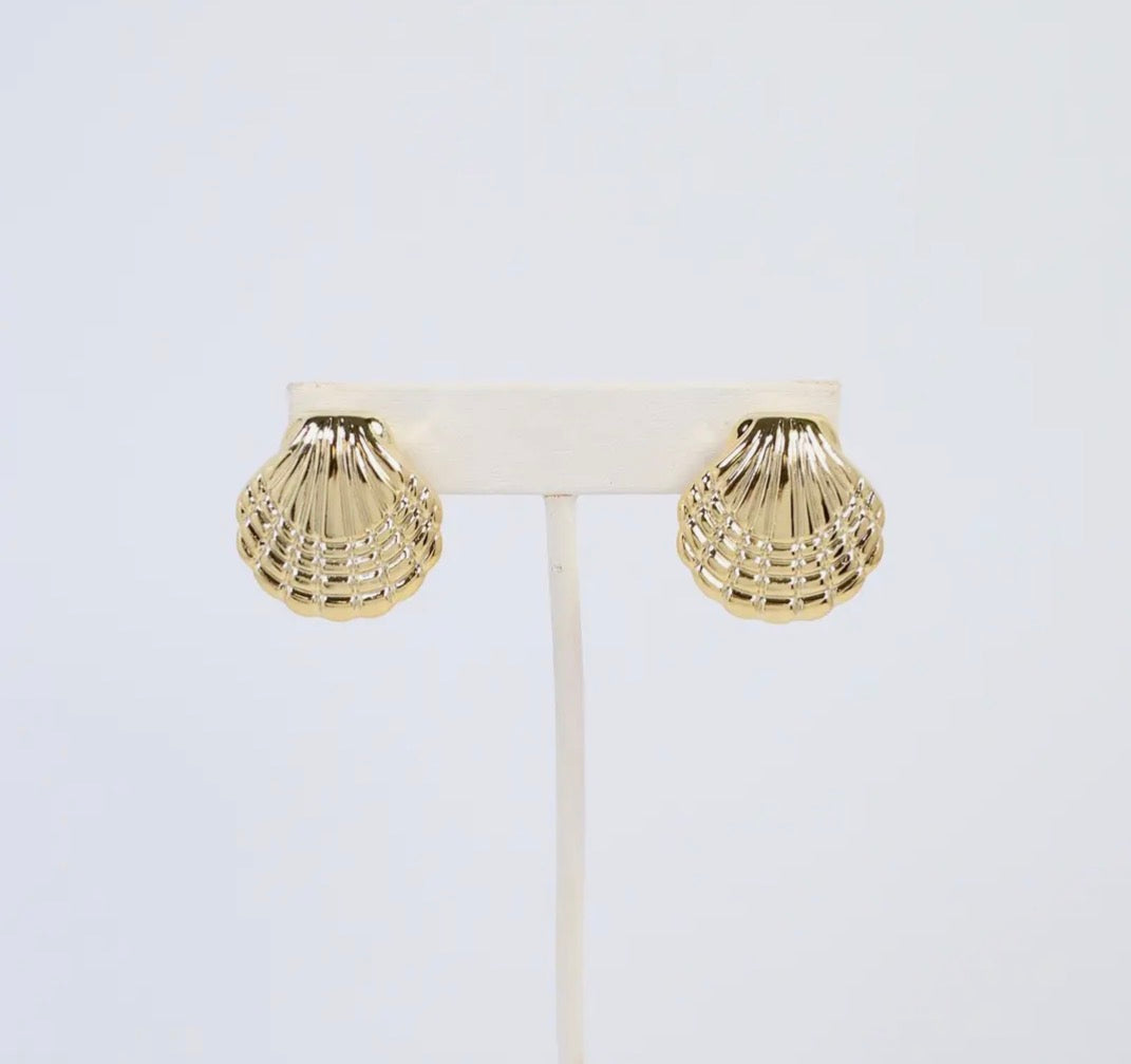 Isla Shell Gold Earrings