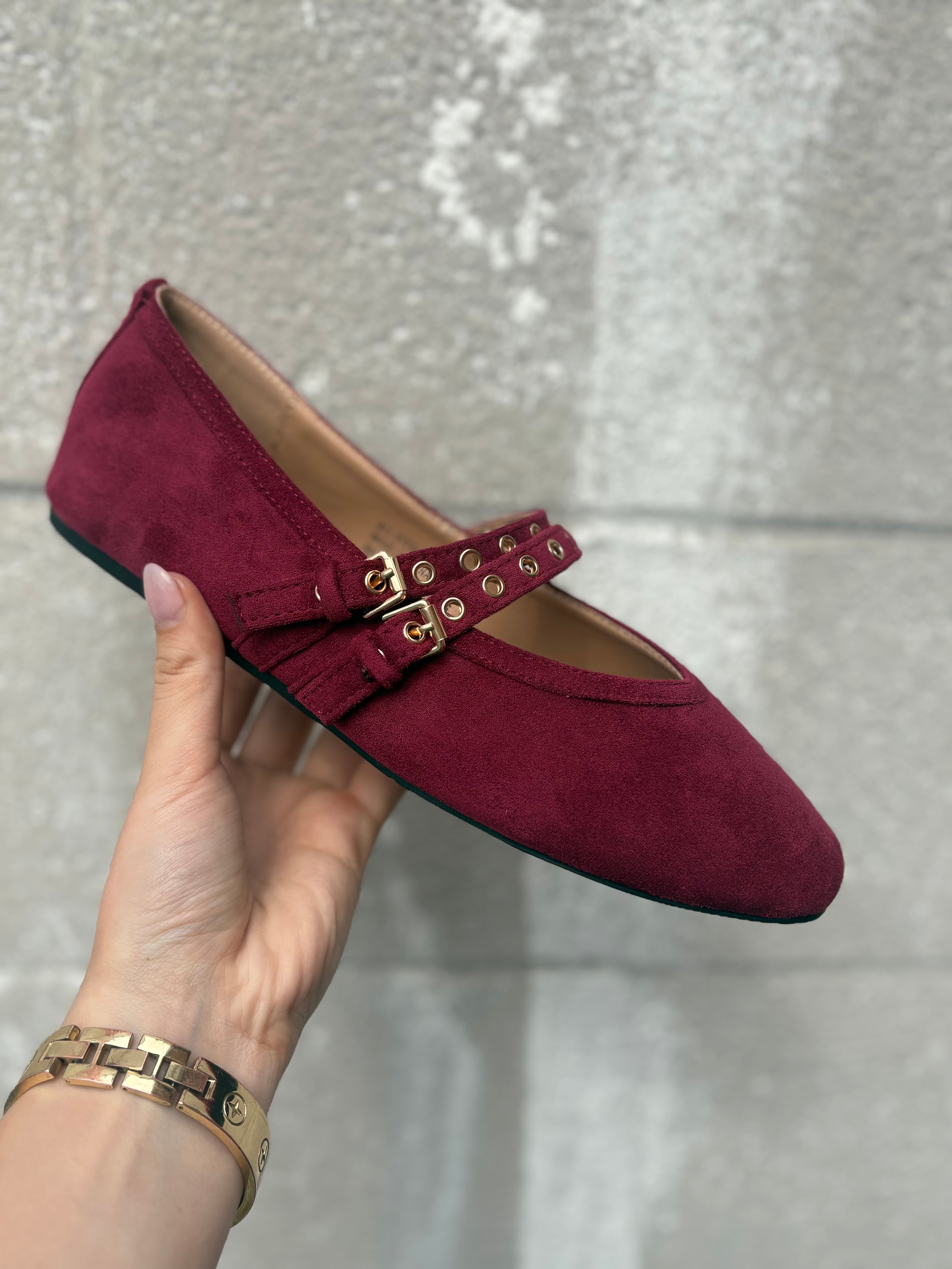 Corkys All Eyes On Me Flat- Cranberry