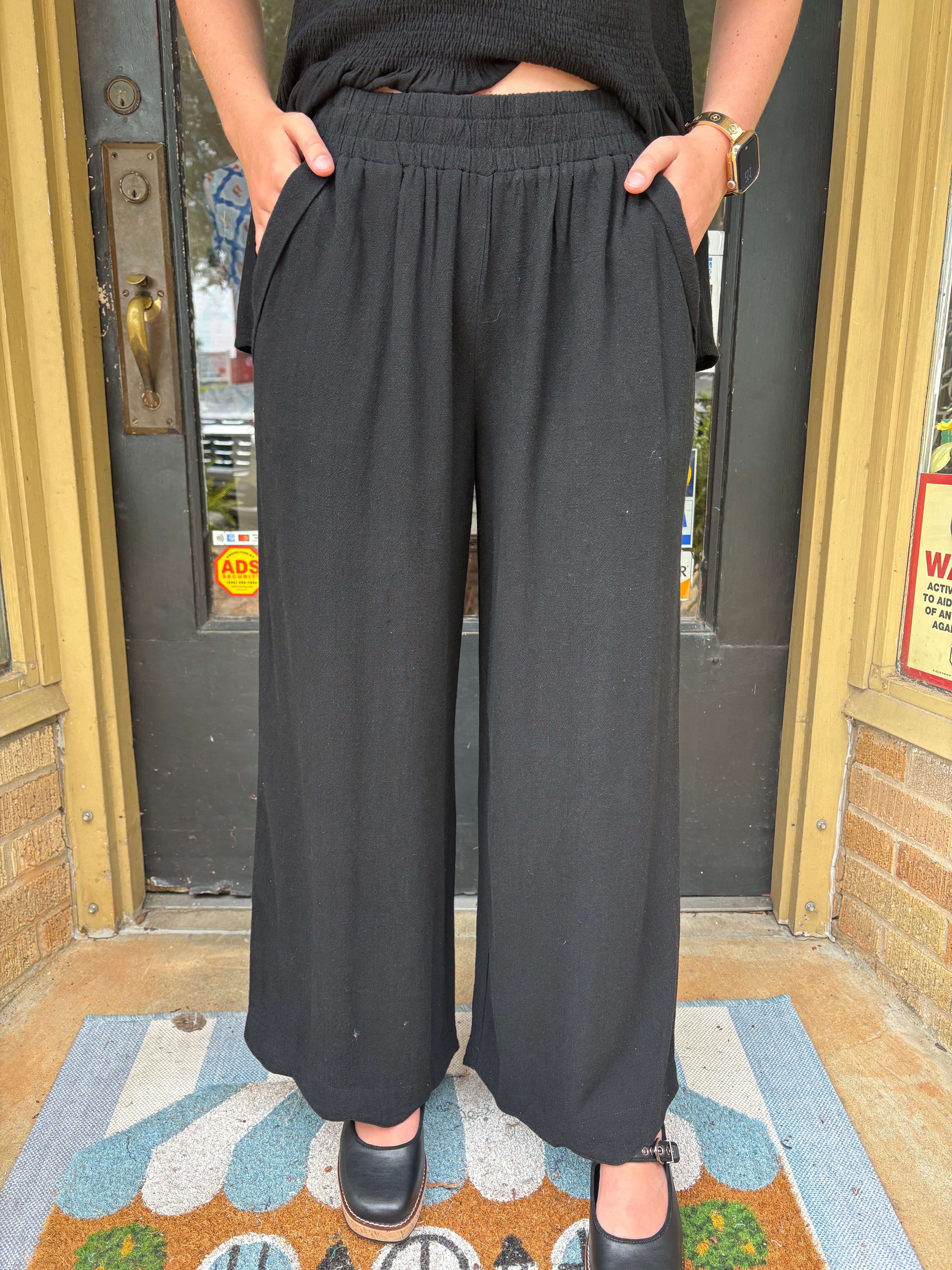 Black Belle Scallop Pants