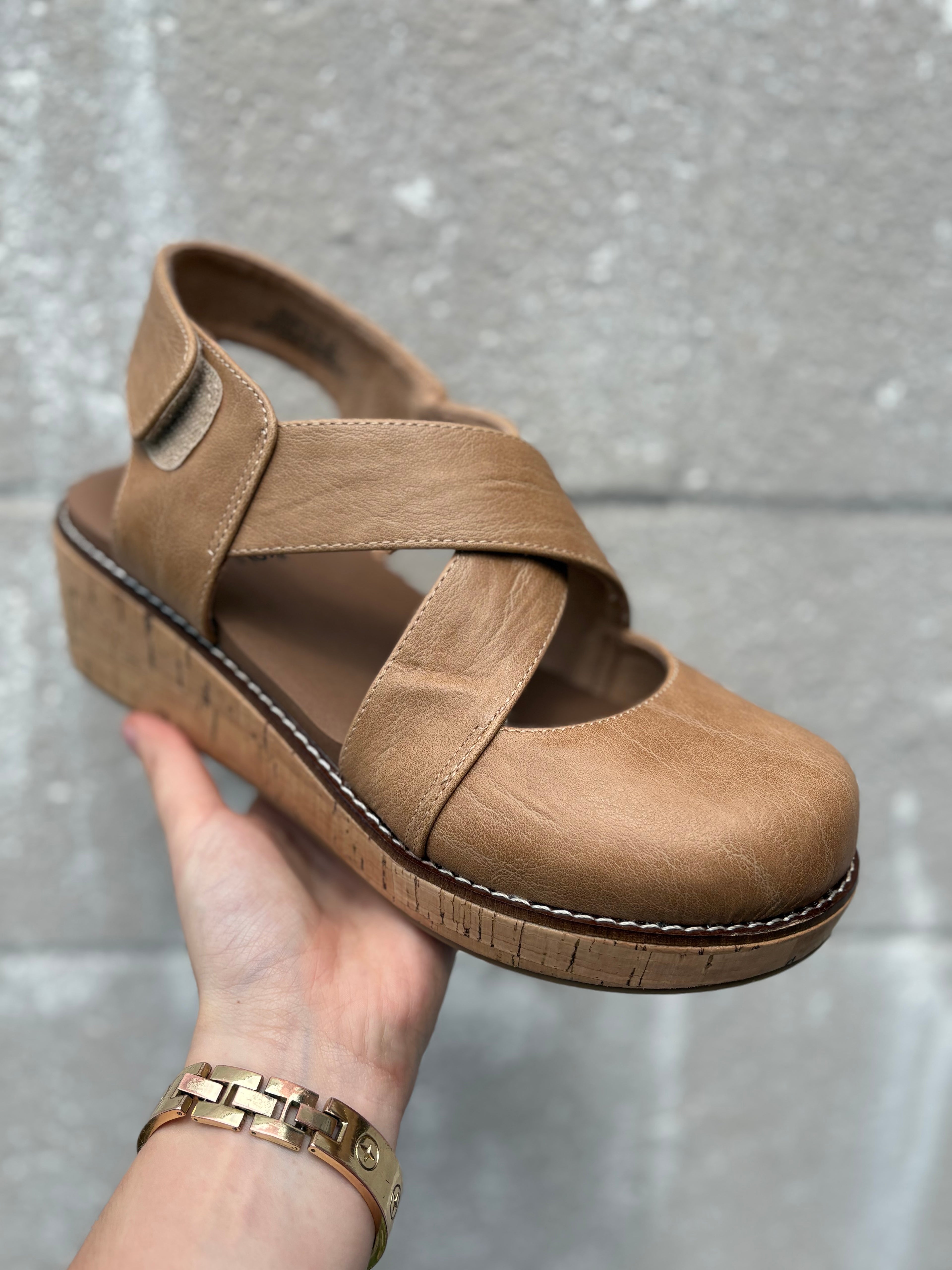 Corkys Bring It In Wedge- Caramel